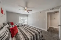 Cozy apartment! walking distance to AT&T stadium, KING BED!! Close 2 Everything