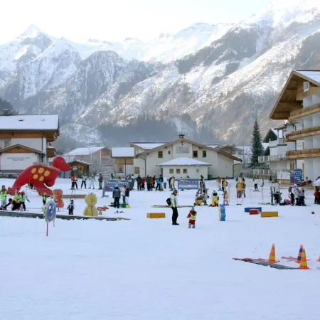 1 Studio Flat walking distance to ski lifts (we have 2 in the same building)