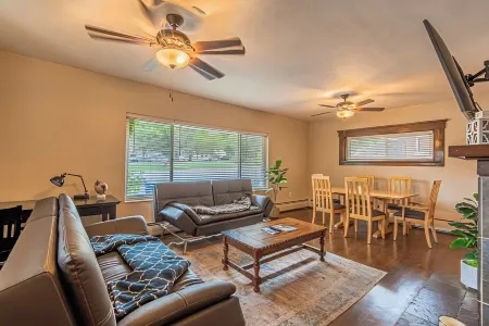 Mountain Views Newly Renovated Home