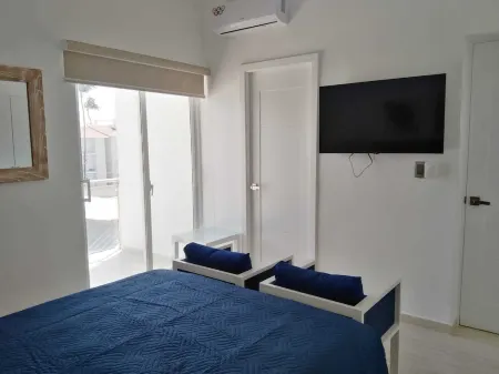 Luxurious Condo - Home Away from Home - 5 mins from beach!