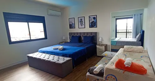 Beautiful Townhouse with 3 suites, Pool and Garage for 4 Cars