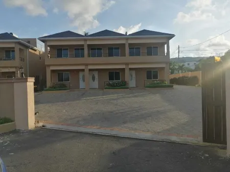 Javacay 2-Bedroom Town House Pool Wi-Fi Balcony