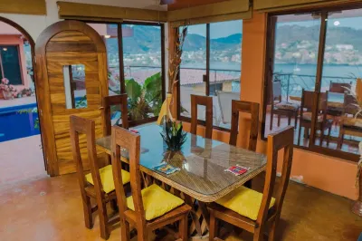 Nice vacation place to relax under the hot sun of zihuatanejo โรงแรมใน