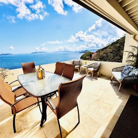 Sun-Kissed Days & Starry Nights with Endless down-Island Views!