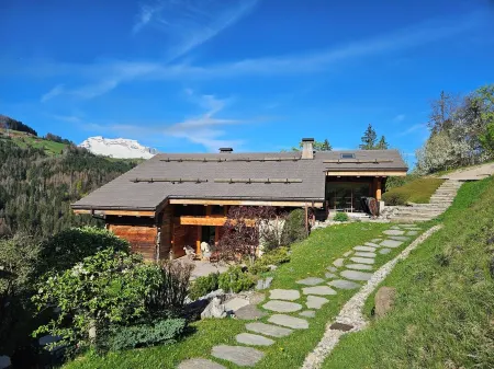 Chalet Les Brevins 5 stars, breathtaking 360° views, Spa, Hammam, Billiards Отели в г. Manigod