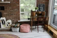 Cozy 4 Season Cottage stunning sunsets on Sparrow LakePet friendly)New Hot Tub Hotels in Severn