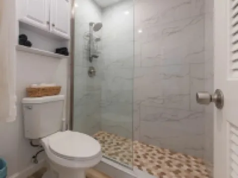 Fairwinds & Following Seas Waterfront Studio • Marina + Sapphire Beach Hoteles en Santo Tomás