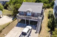 The Waves of Grace beach house! 2 MIN WALK TO BEACH! SANDY BOTTOM!