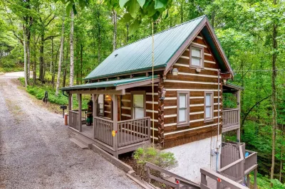 Cozy-Vember Savings: Private-Hot Tub-Serene Surroundings Hotels near Wears Valley