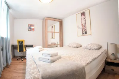 Apartment with New Amenities, Green Patio, BBQ, Parking & EV Charger in Maksimir Hotels in Maksimir