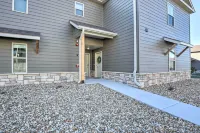 Reeds Spring Condo about 3 Mi to Silver Dollar City! - Parkering