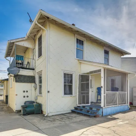 Walk to Convention Center & Boardwalk! Family Apt