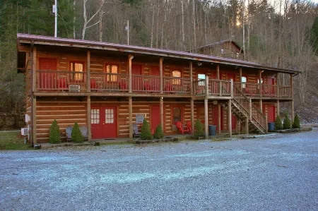 Black Bear Lodge Motel Отели в г. Кэмптон