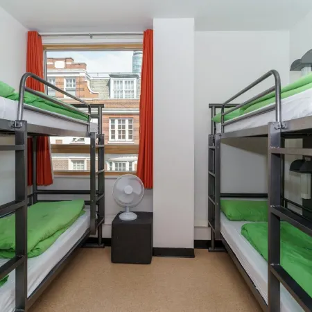 YHA London Central Отели рядом с достопримечательностью «Коллекция Воллеса»