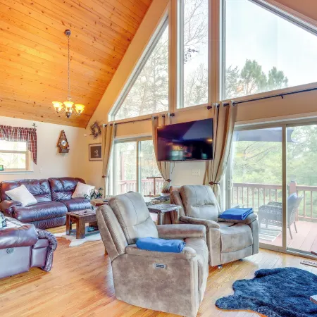 Peaceful Cabin Retreat - 9 Mi to Murphy!