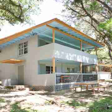 7A Ranch Hotel Exterior