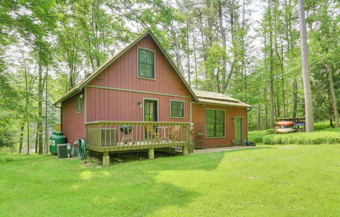 Lake Front Cottage with Loft in Narrowsburg!