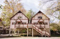 Riverbend Motel & Cabins فنادق في هيلين