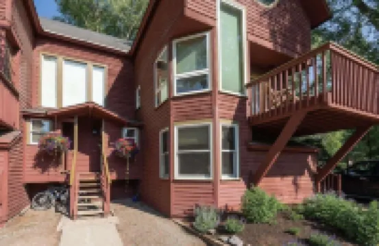 Snowy Peak Views from Living Room, 2 Parking Spaces, Walk to Ski Condo
