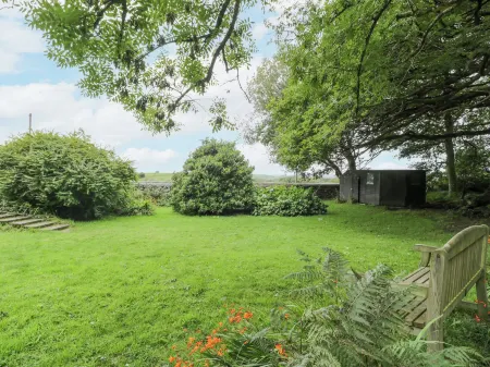 Is Y Deri Отели рядом с достопримечательностью «Шелл Айленд»