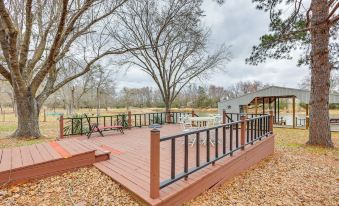 Dock, Decks & Views: Lakefront Cottage