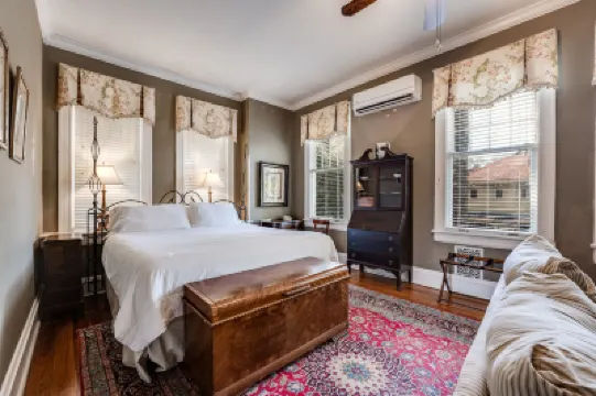 Riverdale Inn Hotels in 