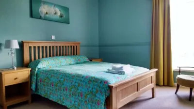 The Bell House Hotels in Sutton Benger
