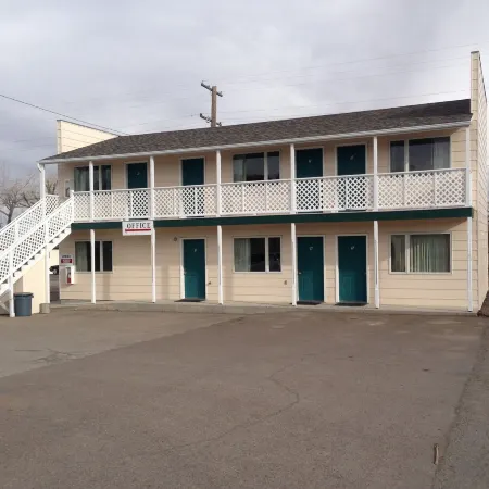 Trout Montana Motel Отели в г. Каскейд