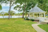Walkable Barberton Apartment: 9 Mi to Akron! - Apartments