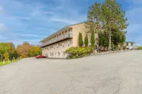 Gateway Inn Hotels near Millinocket Municipal Airport