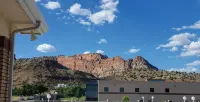 Zion's Most Wanted Hotel - vue sur la montagne