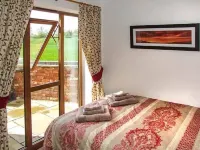 Owl Cottage Hotels in Southam