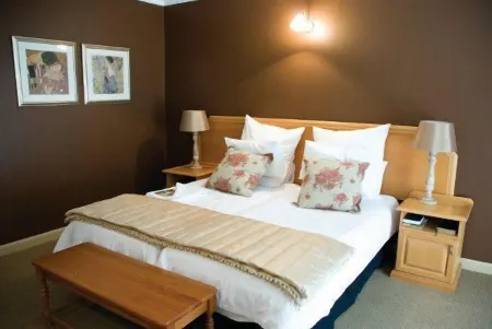 Three Rivers Lodge and Villas Отели рядом с достопримечательностью «The Fun Company Emerald Resort & Casino»