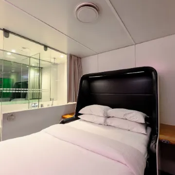 Yotelair London Gatwick Airport
