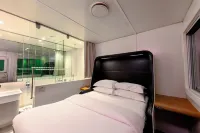 Yotelair London Gatwick Airport Hotel in zona Gatwick Airport North Terminal