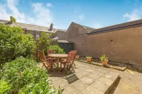 2 Bay View Hotels near Warkworth Golf Club