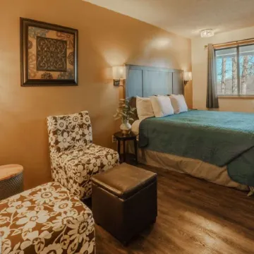 Shady Acre Inn and Suites