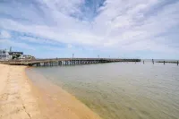 1 Mi to Boardwalk: Convenient North Beach Apt! - 2-Star