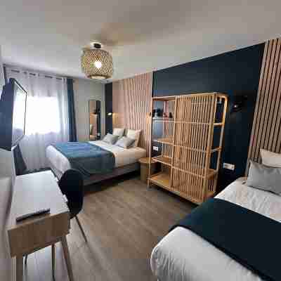 Logis Auberge du Vieux Lanas Rooms