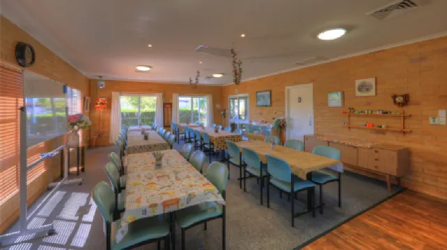 The Vines Motel & Cottages