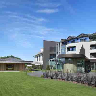 Grand Hôtel les Endroits • Restaurant avec grande terrasse et place de jeux Hotel Exterior