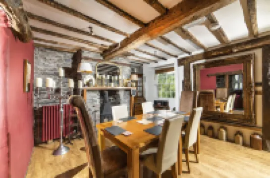 Self Catering Accommodation, Cornerstones, 16th Century Luxury House Overlooking the River