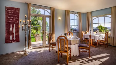 Hotel Kalenborner Höhe Отели в г. Райнбах