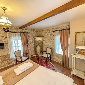 1870's Taş Konak Otel Üç Oda