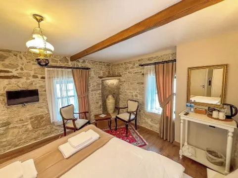 1870's Taş Konak Otel Üç Oda