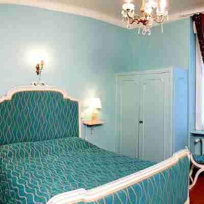 Logis Hôtels Restaurant Le Dauphin Rooms