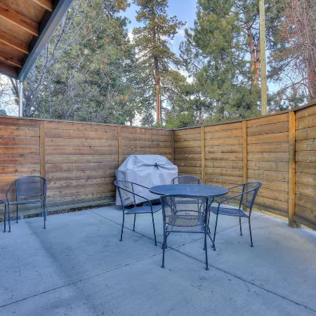 Urban Roundabout 2 Bedroom Home by Redawning