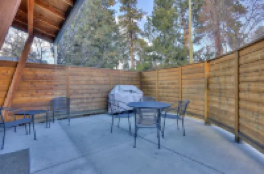 Urban Roundabout 2 Bedroom Home by Redawning