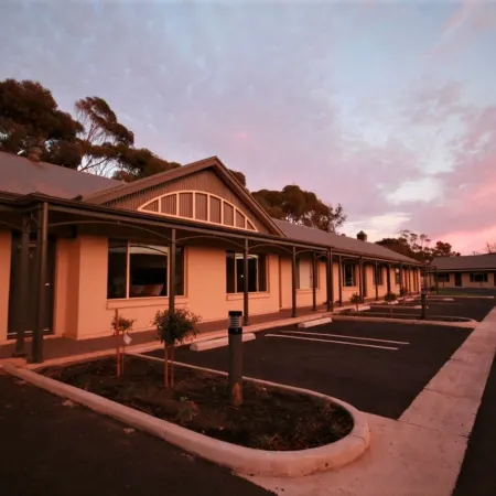 Sundowner Motel Hotel