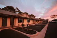 Sundowner Motel Hotel